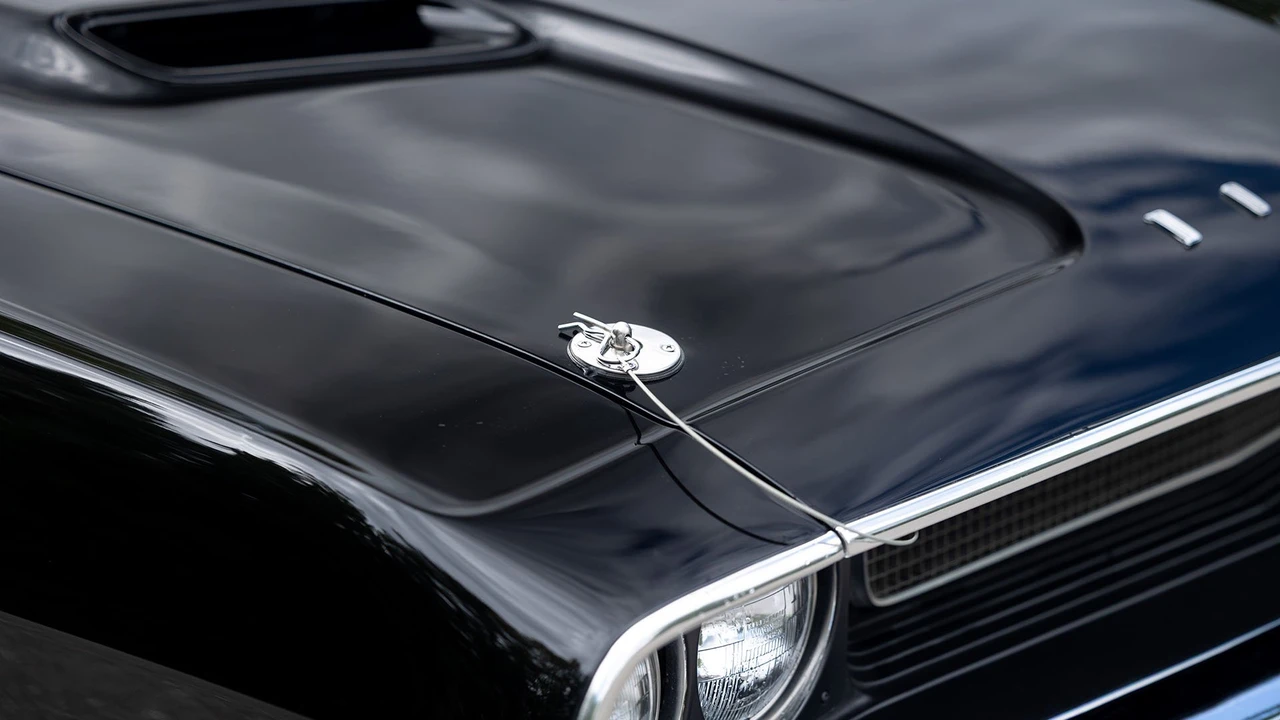 1970 Dodge Challenger Hemi 1st Gen - Image 16 of 31