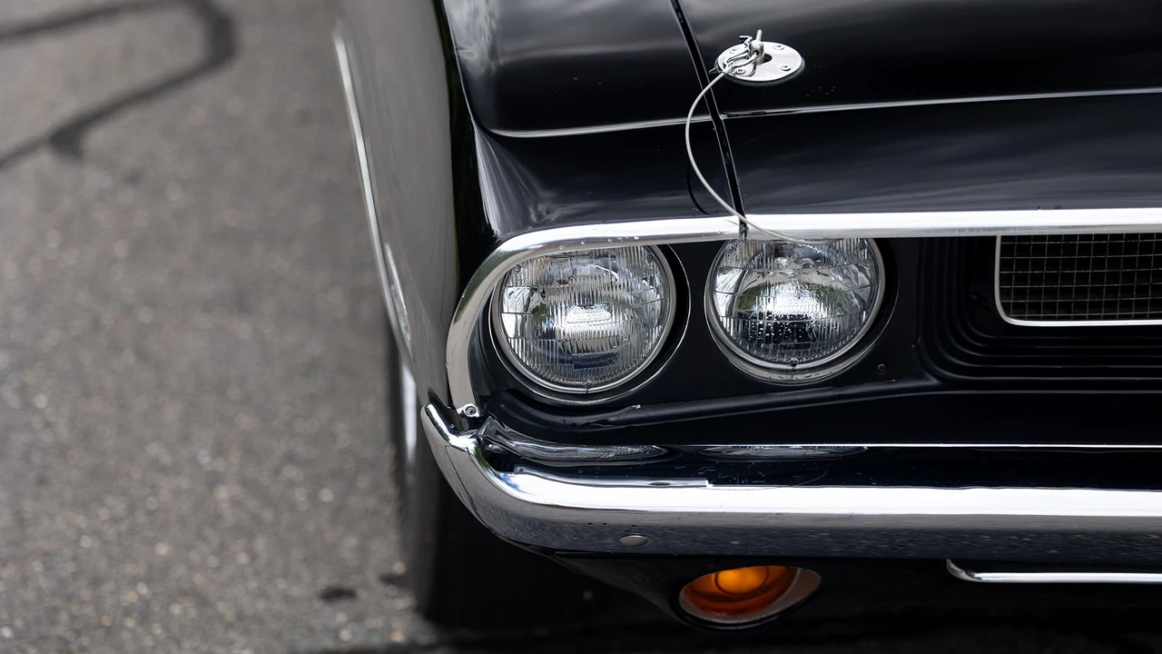 1970 Dodge Challenger Hemi 1st Gen - Image 18 of 31
