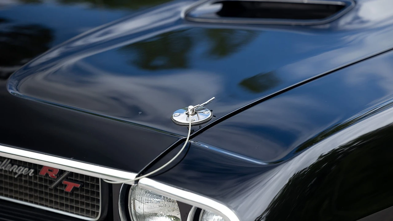 1970 Dodge Challenger Hemi 1st Gen - Image 22 of 31
