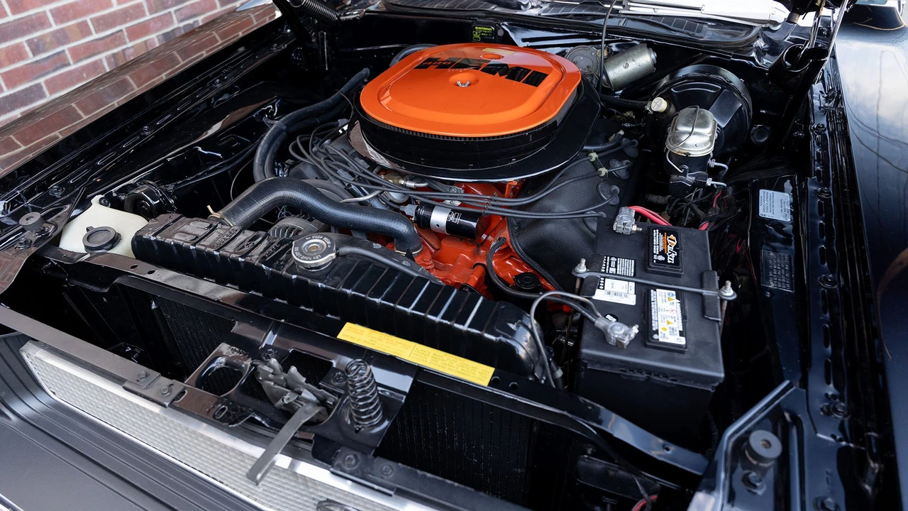 1970 Dodge Challenger Hemi 1st Gen - Image 10 of 31