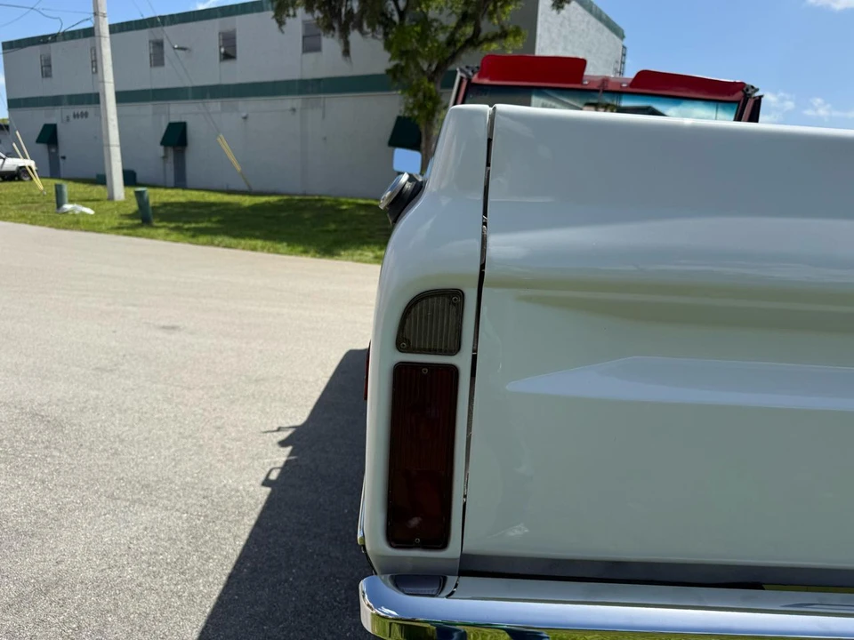 1970 GMC Jimmy 1st Gen - Image 6 of 31