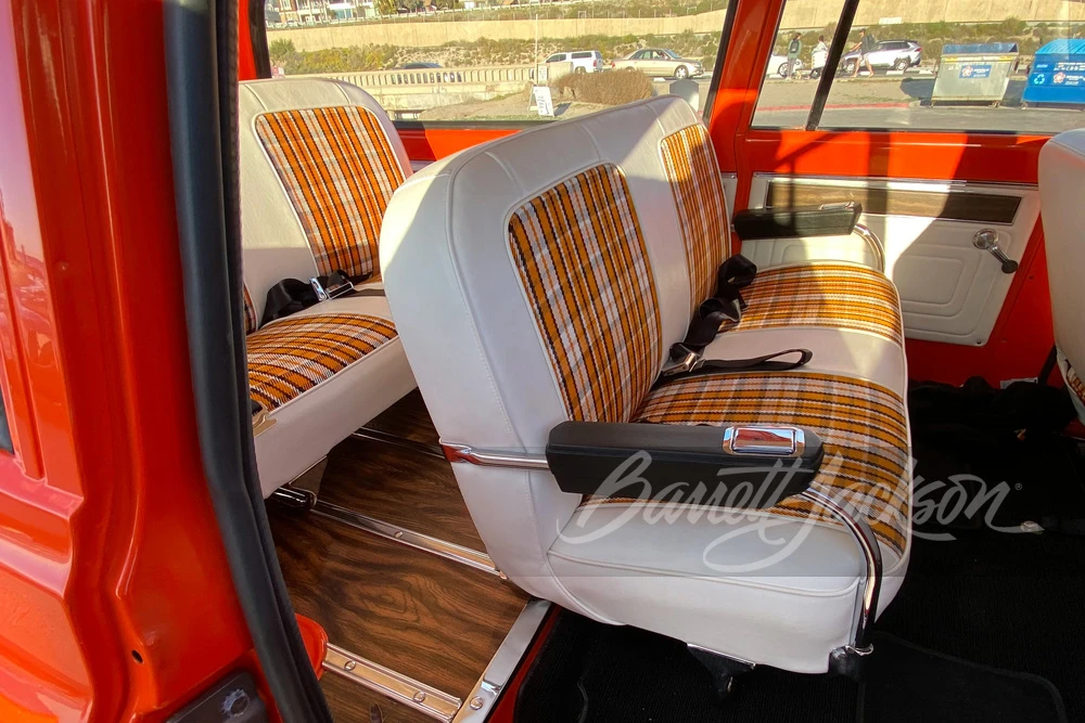 1970 GMC Suburban 6th Gen - Image 2 of 11