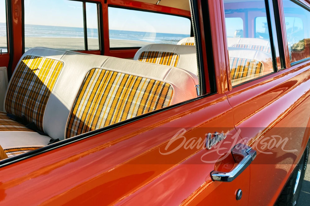 1970 GMC Suburban 6th Gen - Image 3 of 11