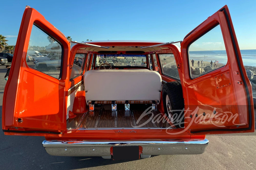 1970 GMC Suburban 6th Gen - Image 6 of 11