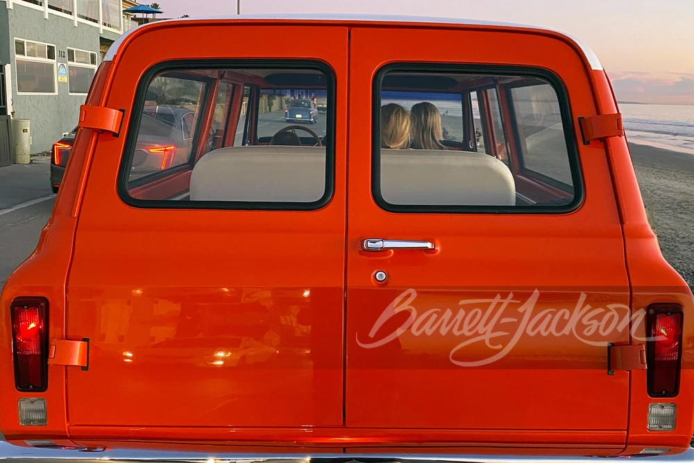 1970 GMC Suburban 6th Gen - Image 7 of 11
