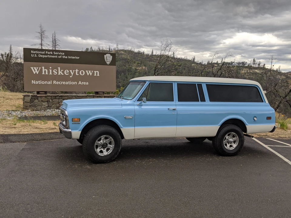 1970 GMC Suburban 6th Gen - Image 16 of 31