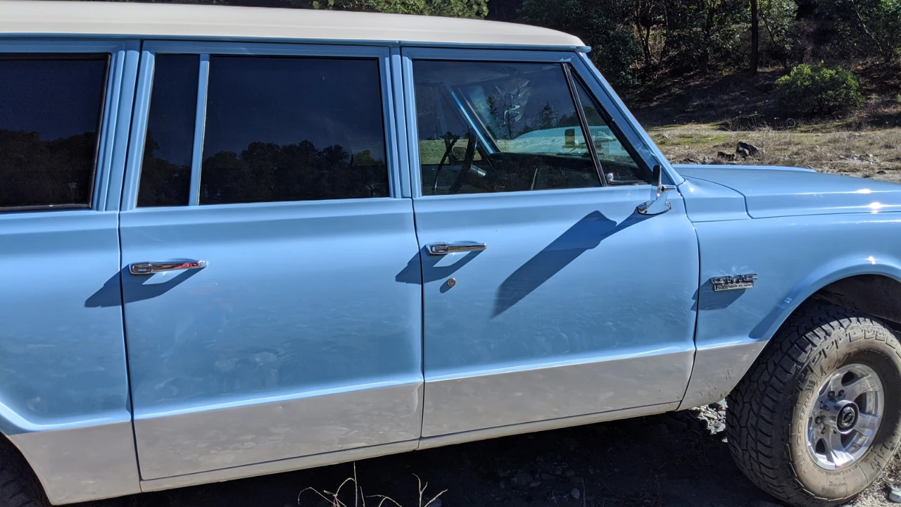 1970 GMC Suburban 6th Gen - Image 24 of 31