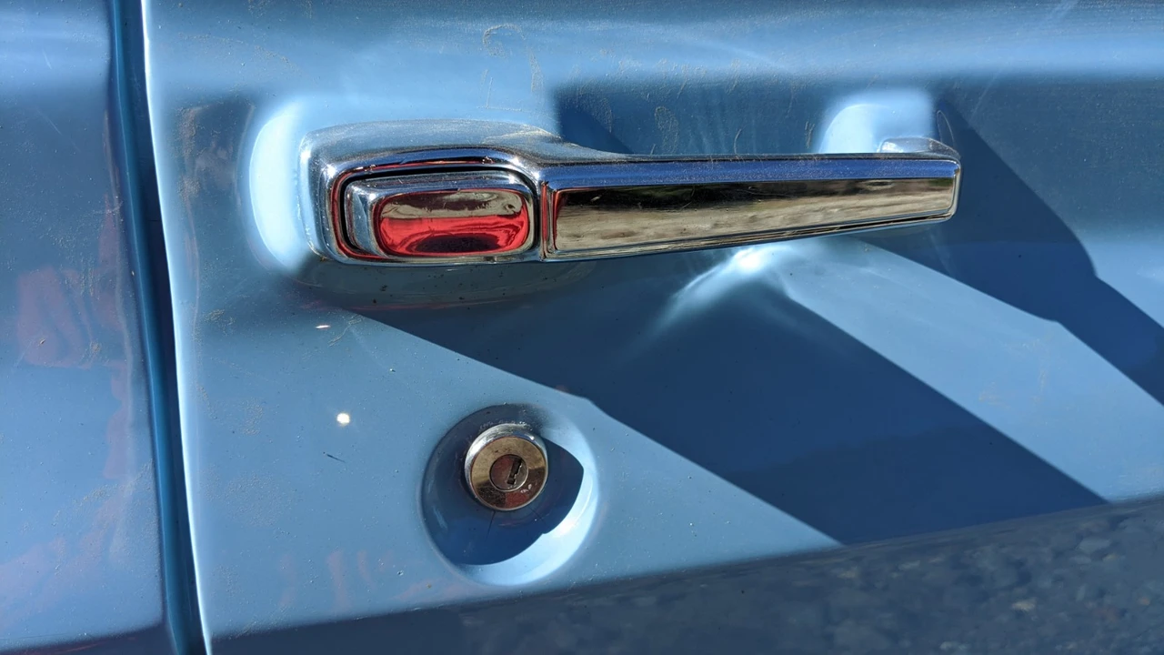 1970 GMC Suburban 6th Gen - Image 28 of 31
