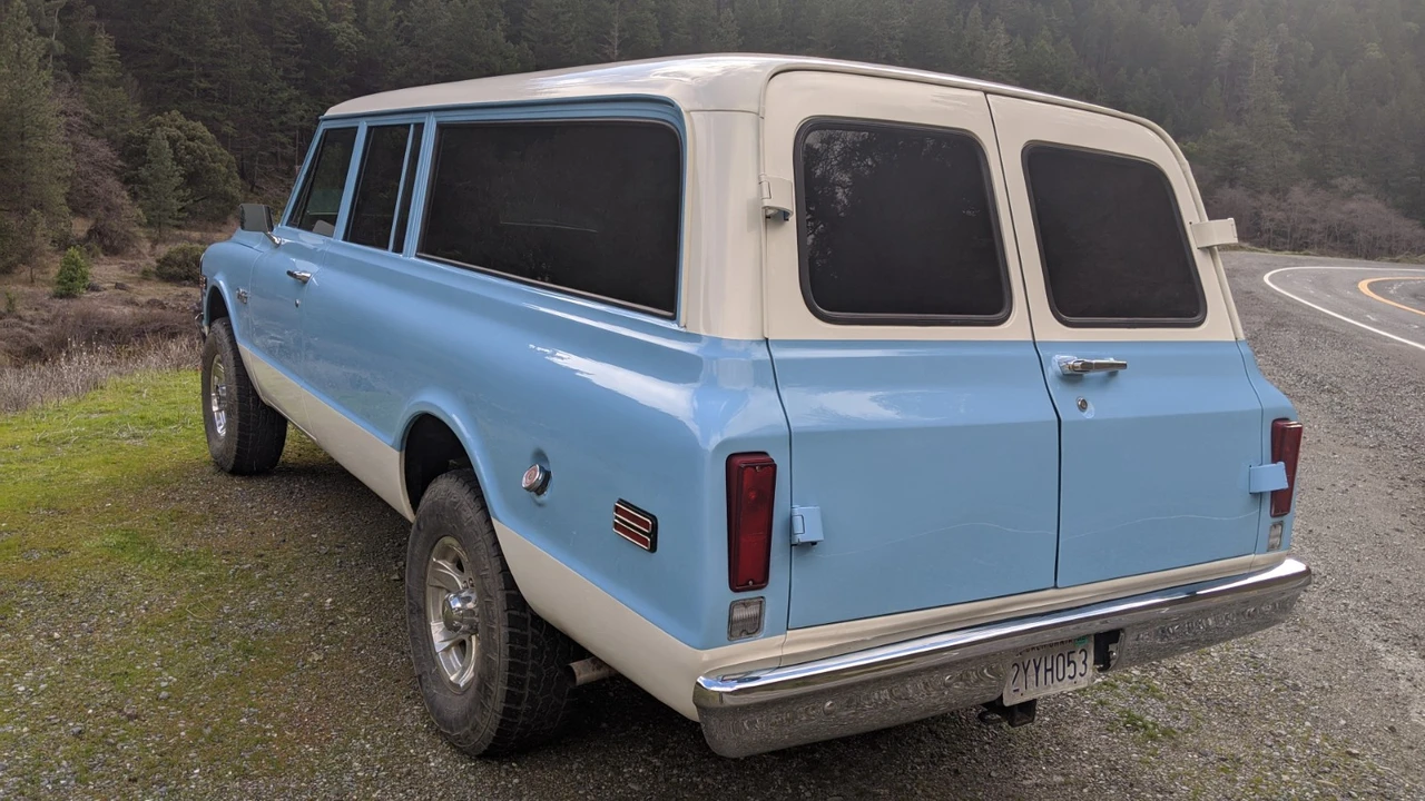 1970 GMC Suburban 6th Gen - Image 21 of 31