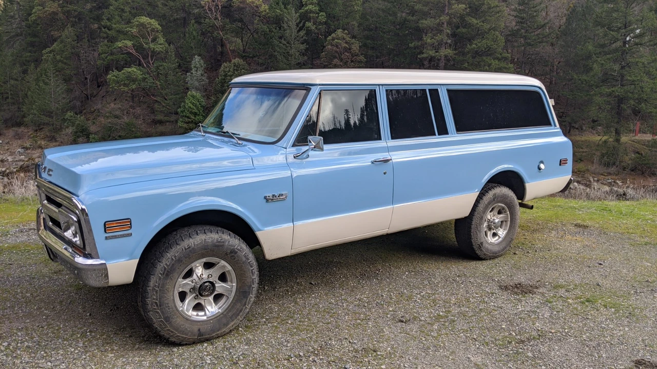 1970 GMC Suburban 6th Gen - Image 13 of 31
