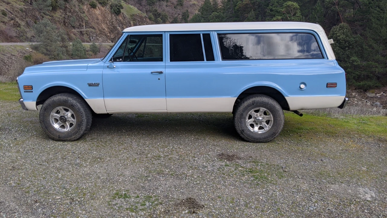 1970 GMC Suburban 6th Gen - Image 15 of 31
