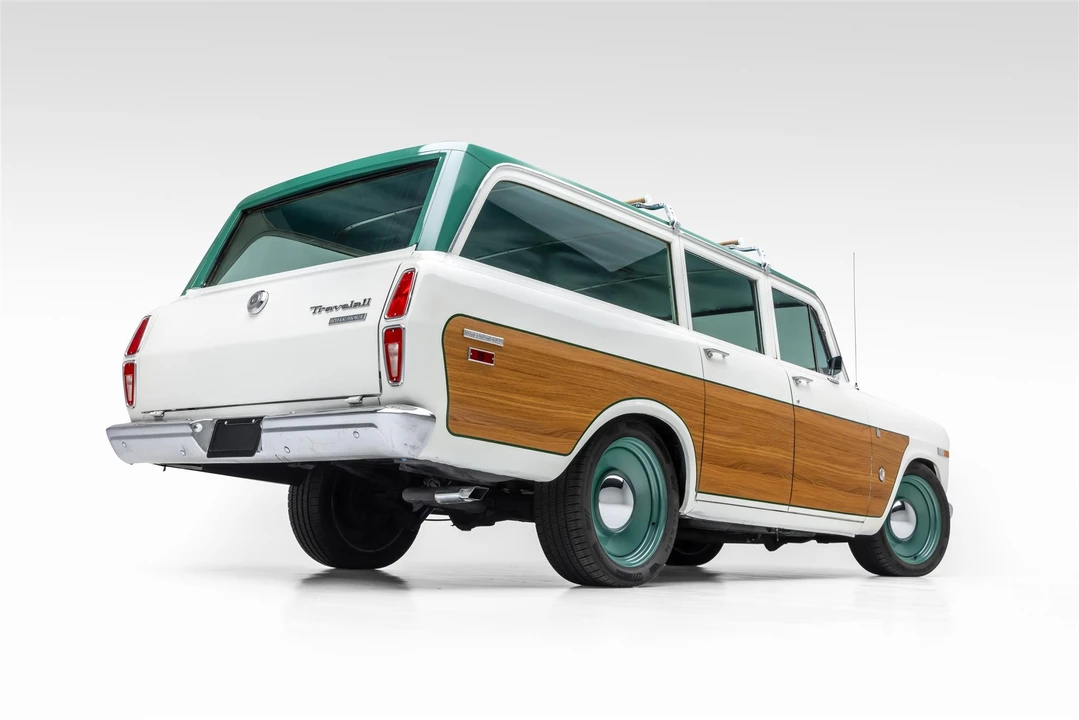 1970 International Harvester Travelall - Image 11 of 31