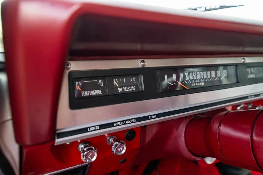 1970 International Harvester Travelall - Image 21 of 31