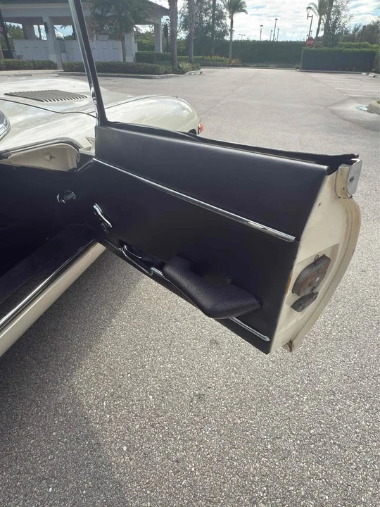 1970 Jaguar E-Type Series 2 - Image 8 of 10