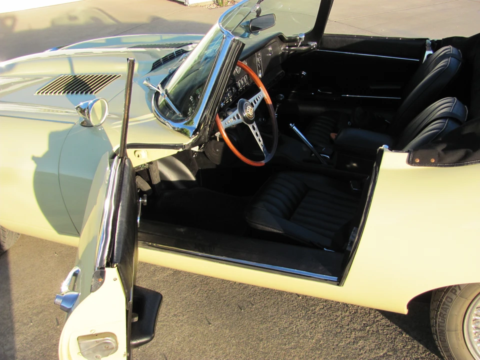 1970 Jaguar E-Type Series 2 - Image 16 of 31