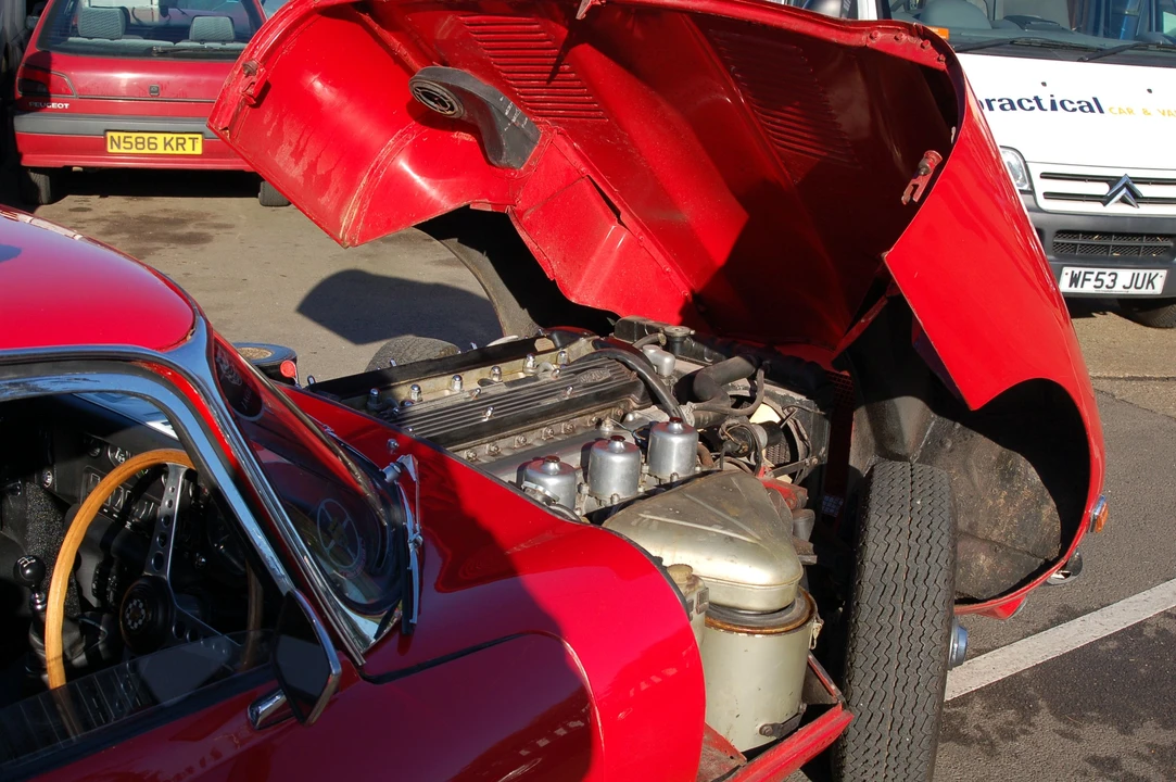 1970 Jaguar E-Type Series 2 2+2 - Image 2 of 3