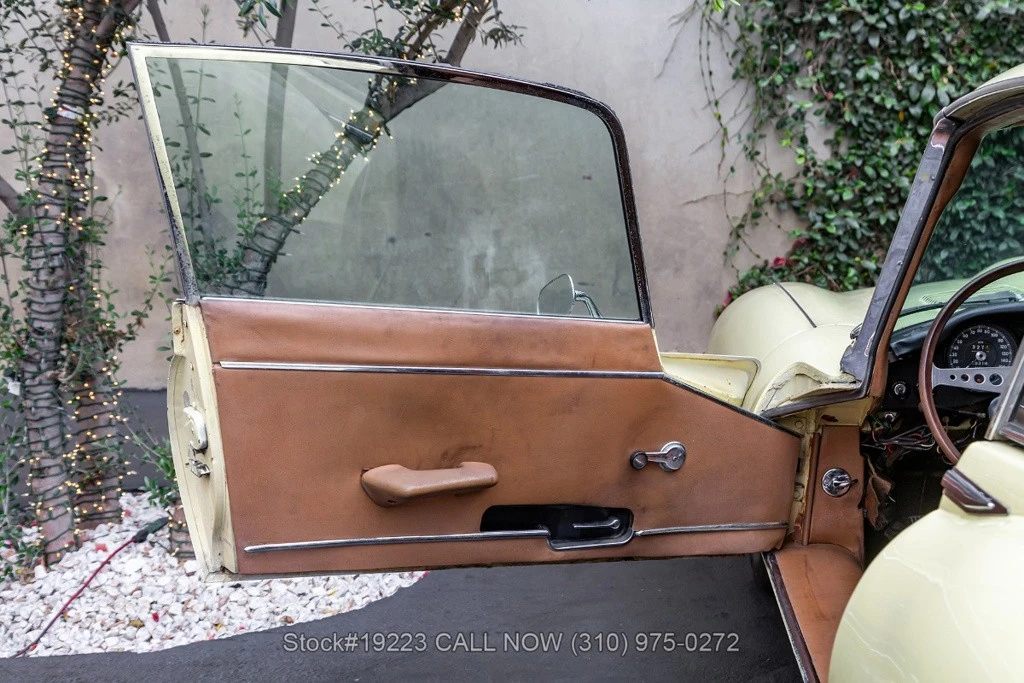 1970 Jaguar XK - Image 13 of 24