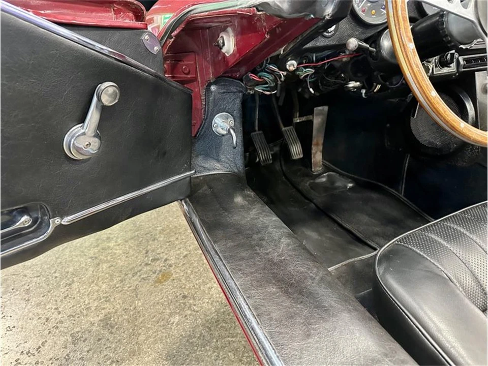 1970 Jaguar E-Type Series 2 - Image 24 of 31