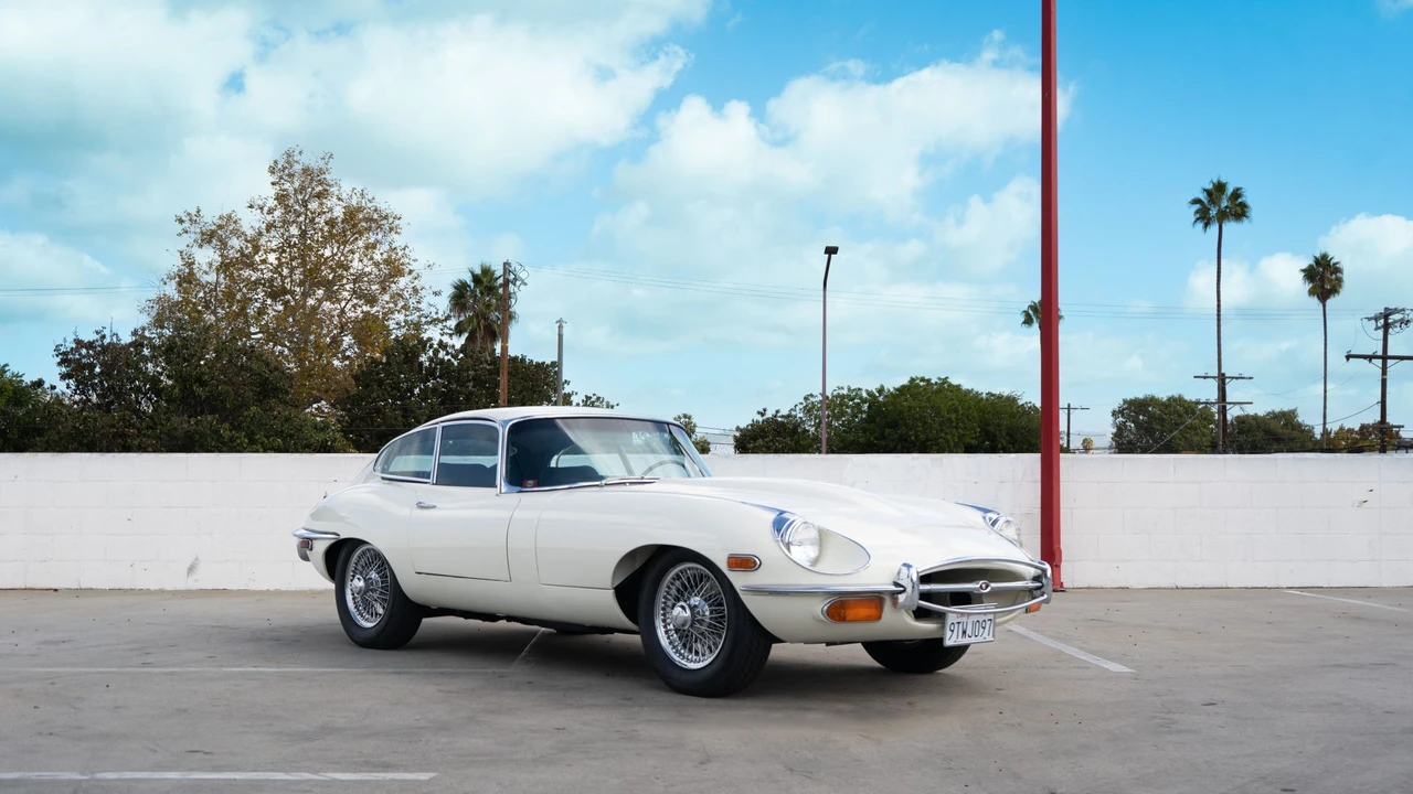 1970 Jaguar E-Type Series 2 - Image 2 of 31