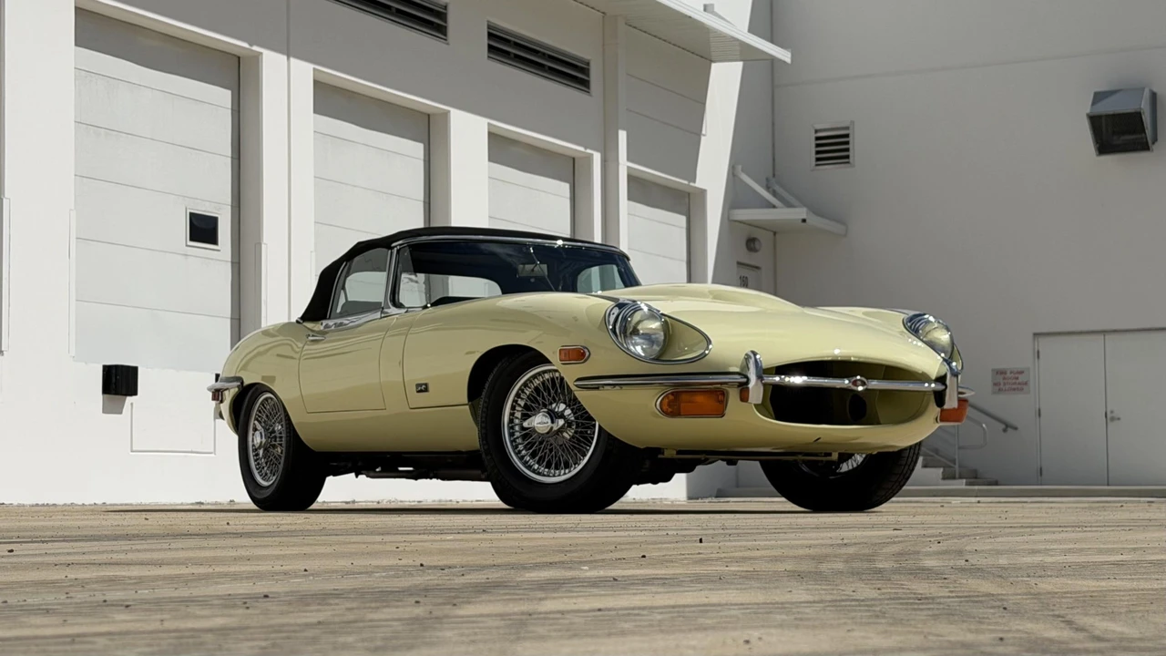 1970 Jaguar E-Type Series 2 - Image 17 of 31