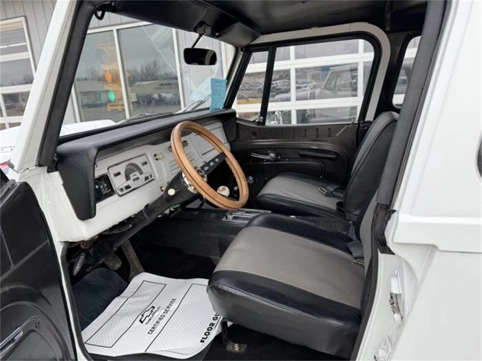 1970 Jeep Jeepster Commando - Image 9 of 28