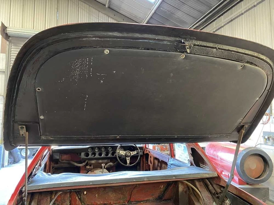 1970 Jensen Interceptor - Image 17 of 30