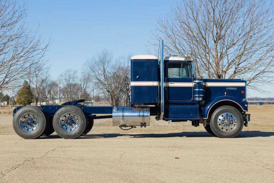 1970 Kenworth W900 - Image 2 of 31
