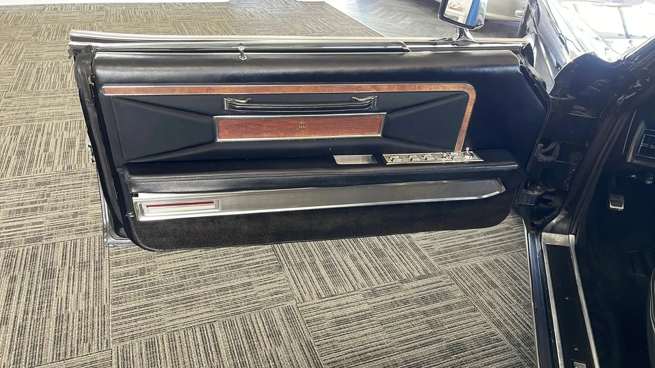 1970 Lincoln Continental 5th Gen - Image 8 of 21