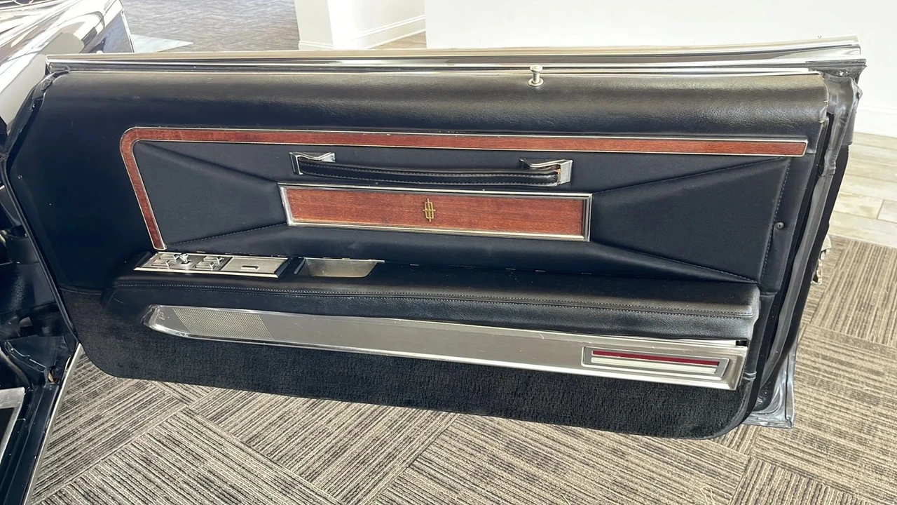 1970 Lincoln Continental 5th Gen - Image 15 of 21