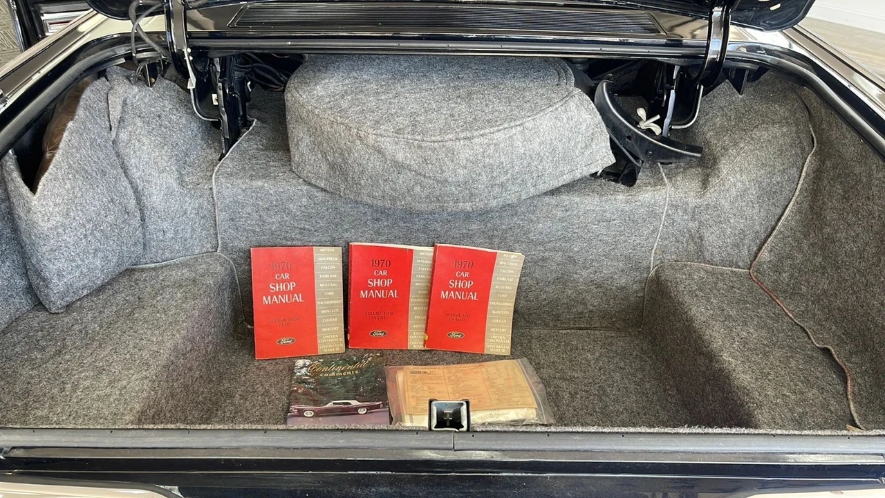 1970 Lincoln Continental 5th Gen - Image 11 of 21