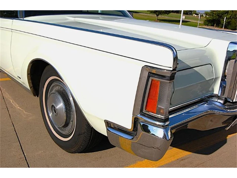 1970 Lincoln Continental 5th Gen - Image 12 of 21