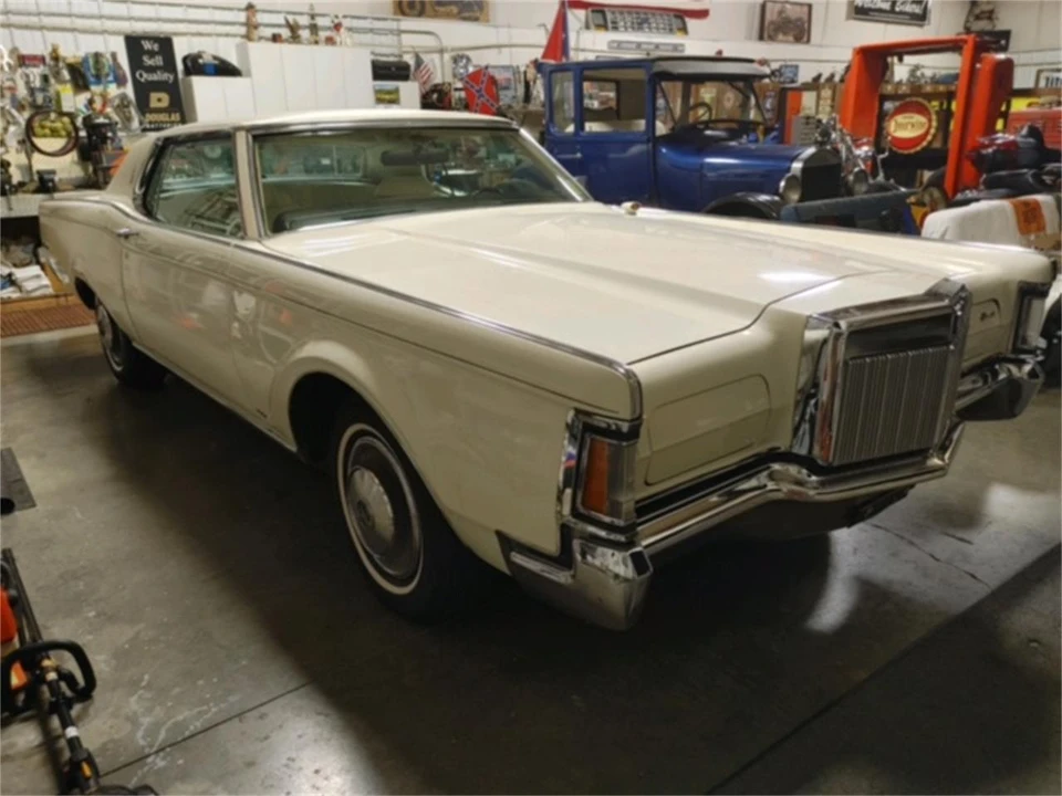 1970 Lincoln Continental Mark III - Image 3 of 31