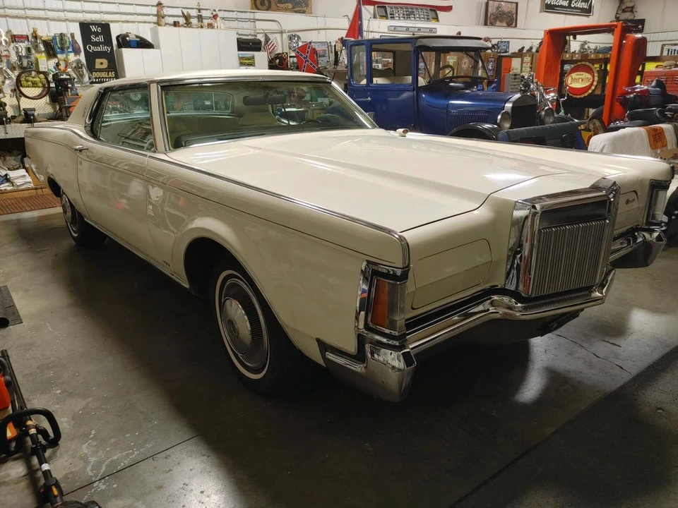 1970 Lincoln Continental Mark III - Image 4 of 31