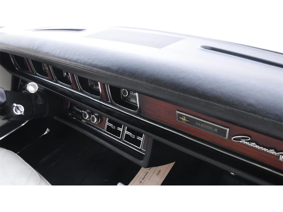 1970 Lincoln Continental Mark III - Image 8 of 31