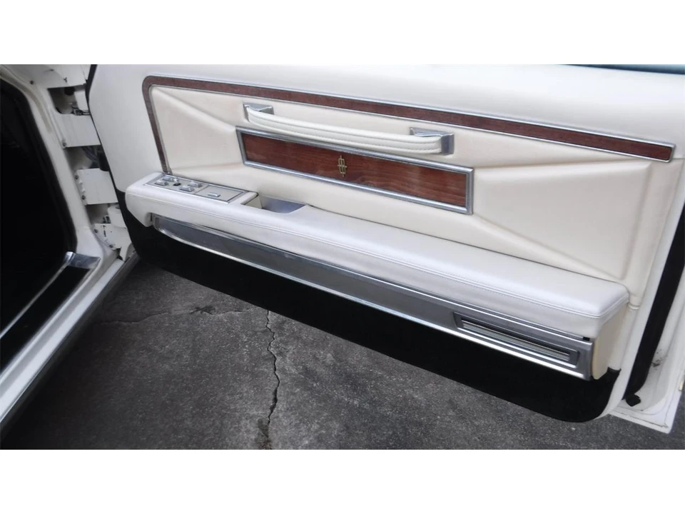 1970 Lincoln Continental Mark III - Image 9 of 31