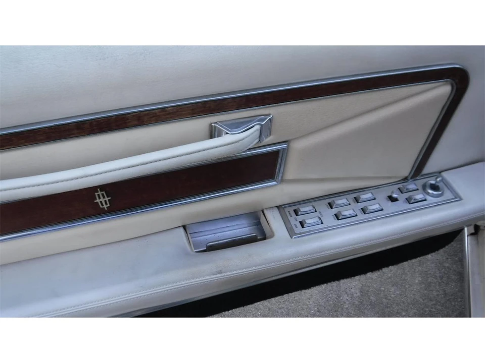 1970 Lincoln Continental Mark III - Image 12 of 31