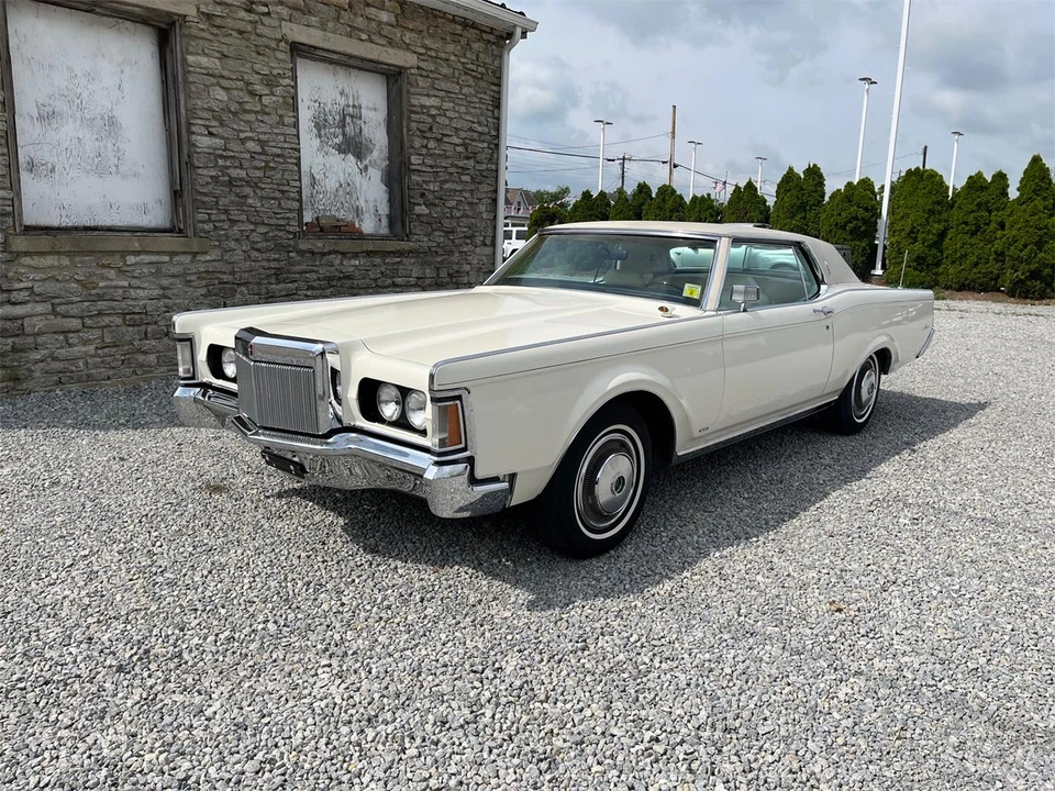 1970 Lincoln Continental Mark III - Image 12 of 31