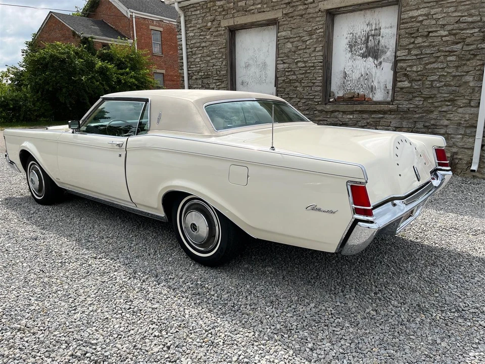 1970 Lincoln Continental Mark III - Image 7 of 31