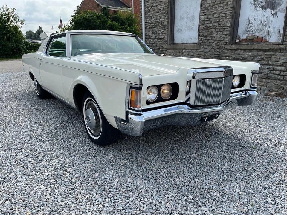 1970 Lincoln Continental Mark III - Image 12 of 31