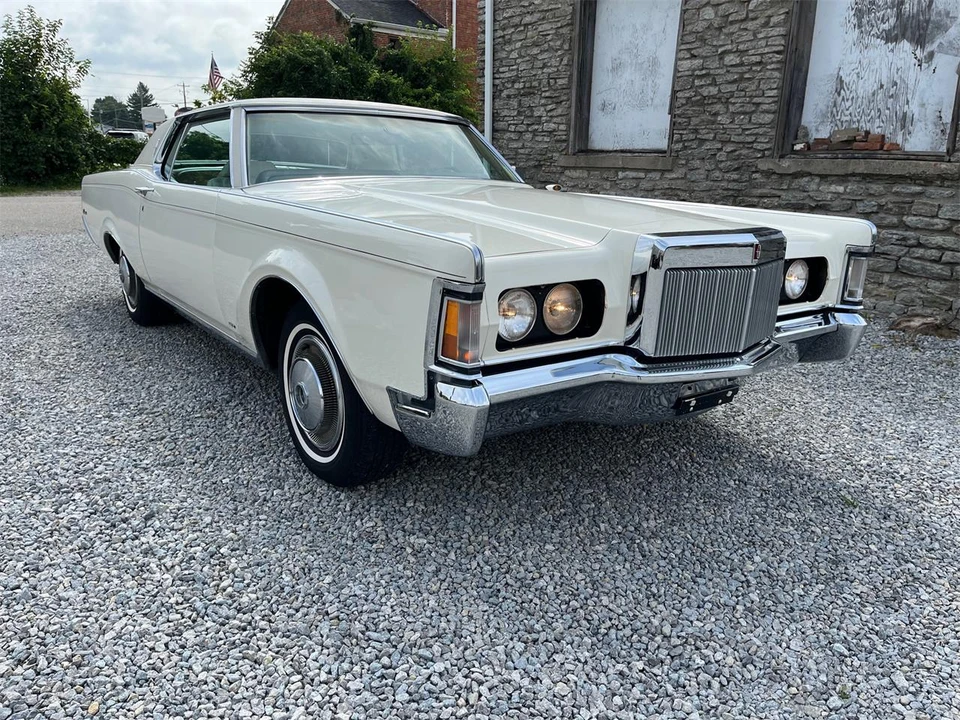 1970 Lincoln Continental Mark III - Image 13 of 31