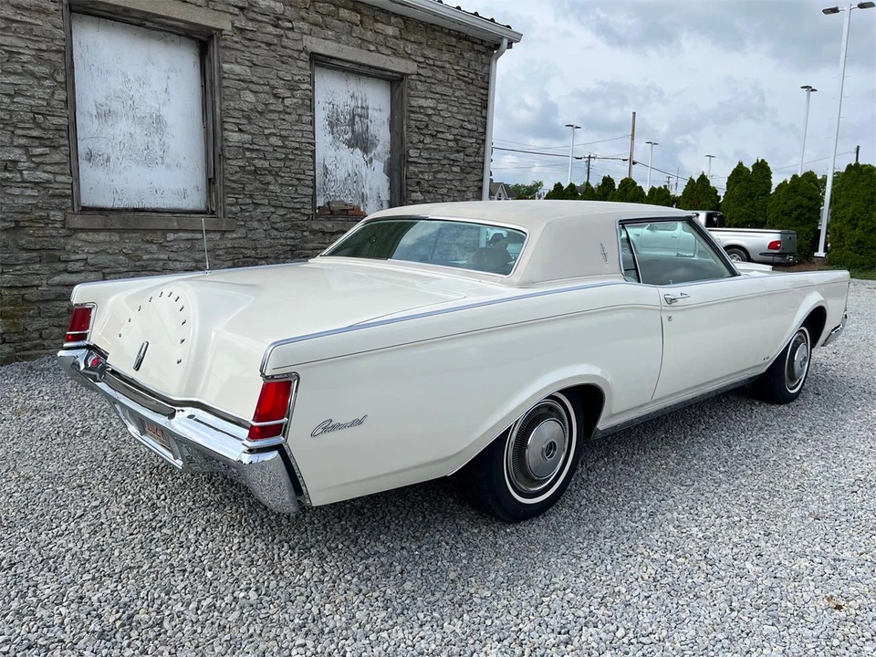 1970 Lincoln Continental Mark III - Image 14 of 31