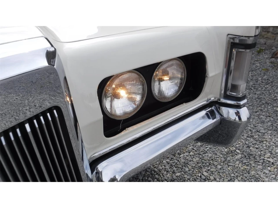 1970 Lincoln Continental Mark III - Image 30 of 31