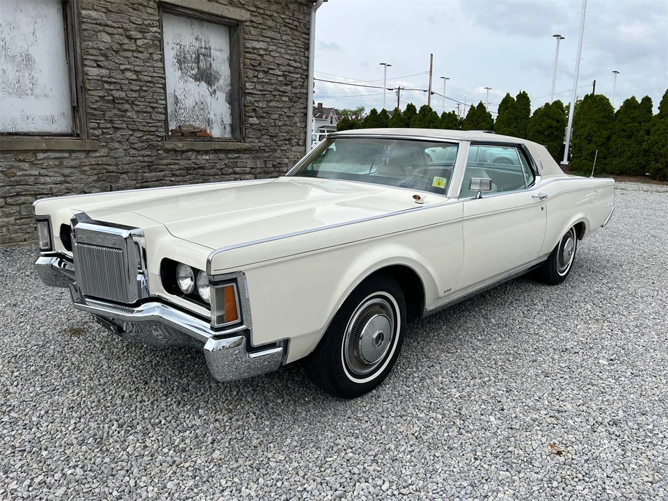 1970 Lincoln Continental Mark III - Image 15 of 31