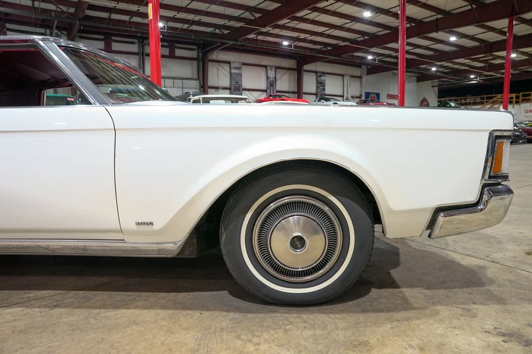1970 Lincoln Continental Mark III - Image 9 of 31