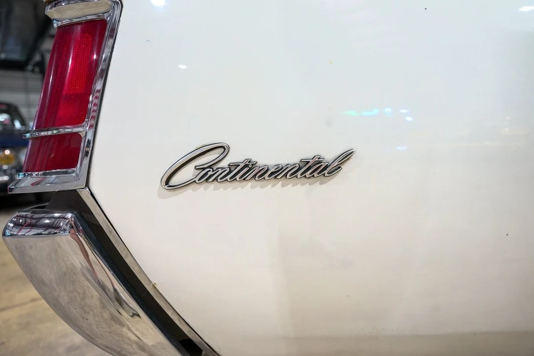 1970 Lincoln Continental Mark III - Image 18 of 31