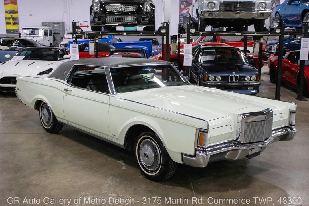 1970 Lincoln Continental Mark III - Image 9 of 12