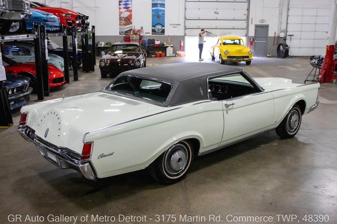 1970 Lincoln Continental Mark III - Image 7 of 12