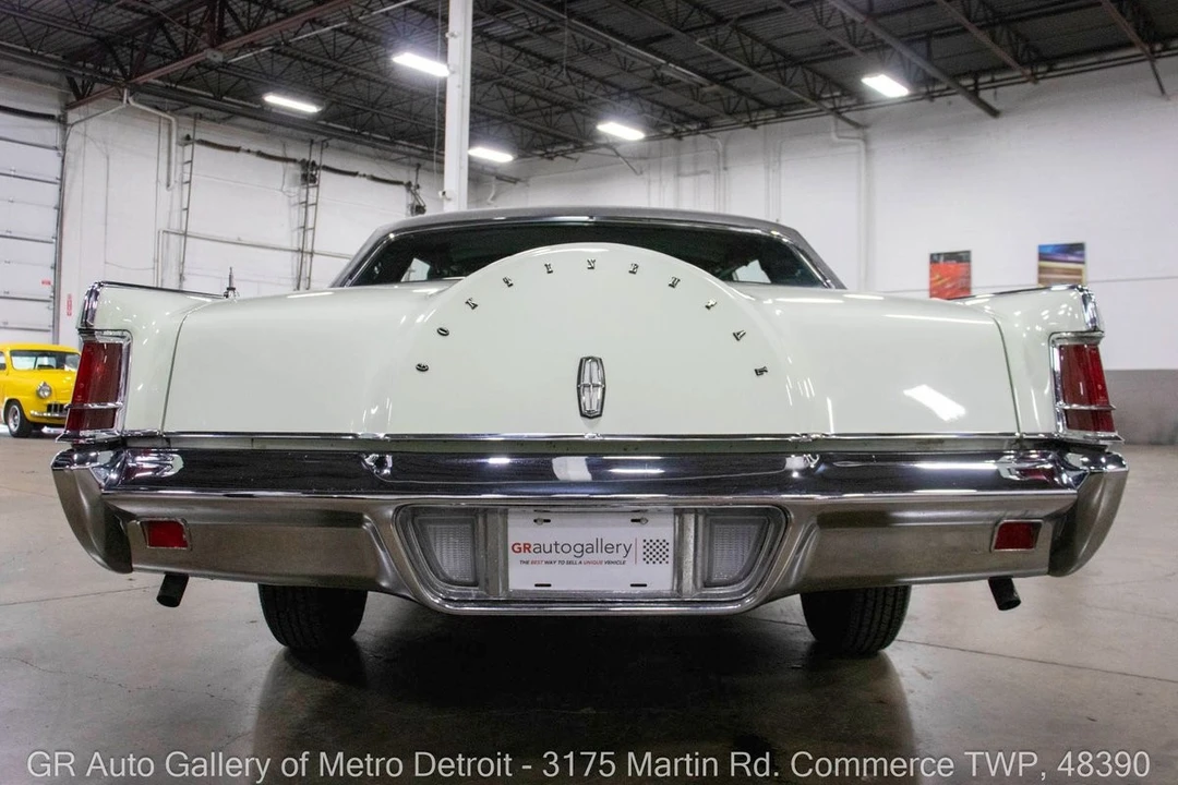 1970 Lincoln Continental Mark III - Image 6 of 12