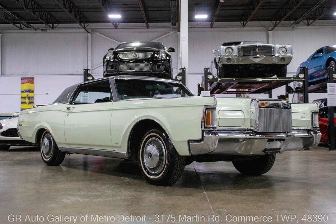 1970 Lincoln Continental Mark III - Image 10 of 12