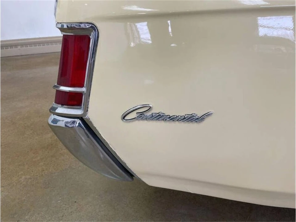 1970 Lincoln Continental Mark III - Image 7 of 21
